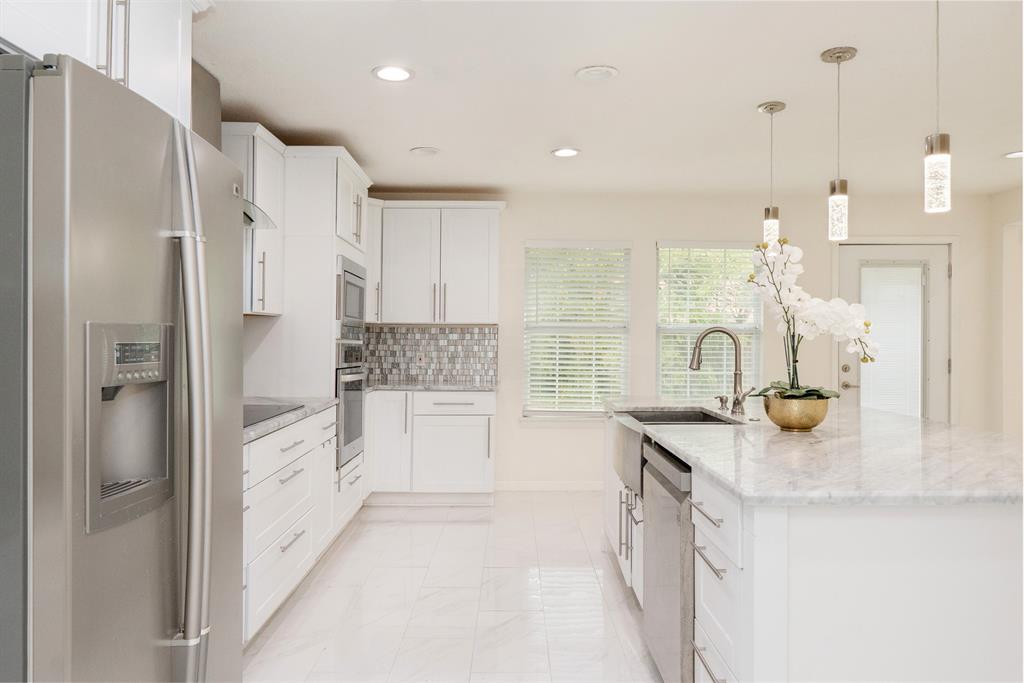 215 Countryside Drive Arlington, TX 76014 - Photo 5 of 23