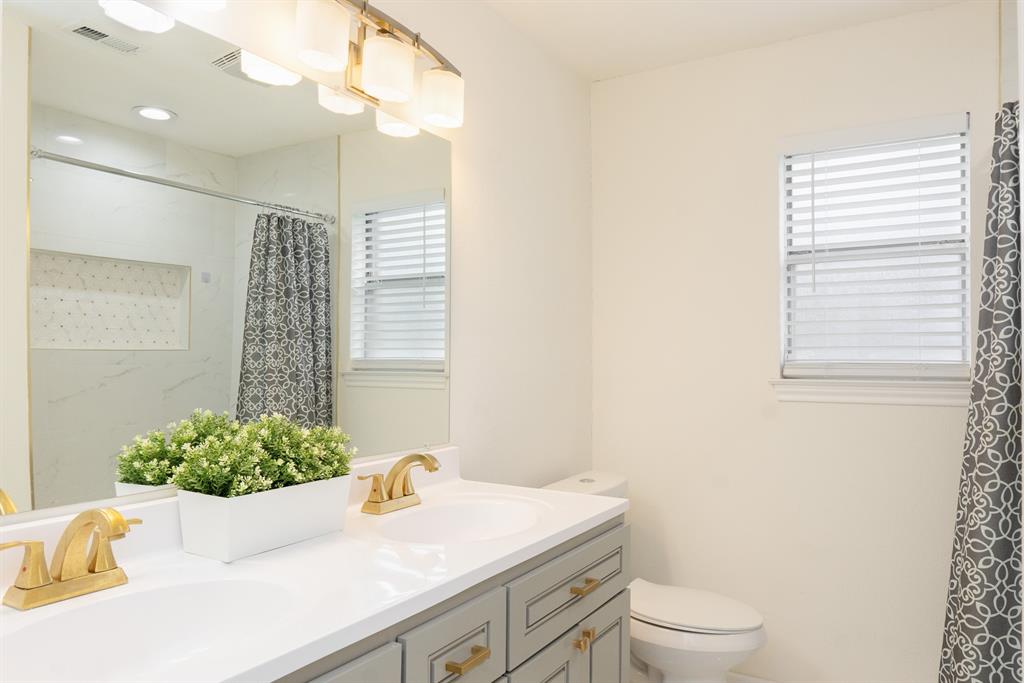 215 Countryside Drive Arlington, TX 76014 - Photo 10 of 23