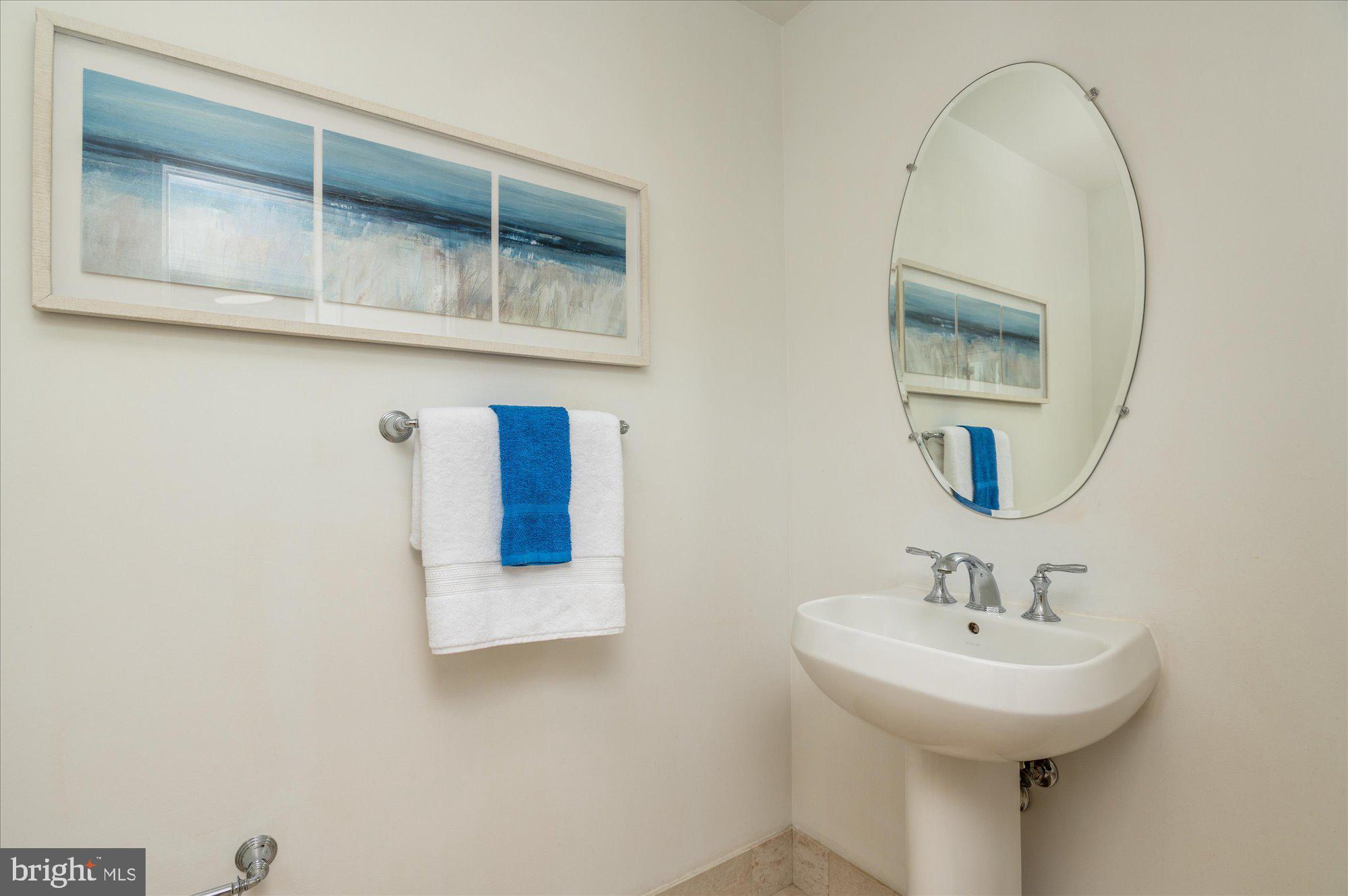 2425 L Street Northwest, Unit 524 Washington, DC 20037 - Photo 16 of 27 Half bath