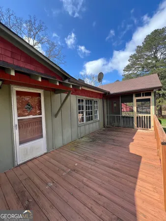 a front view of house with deck and entertaining space