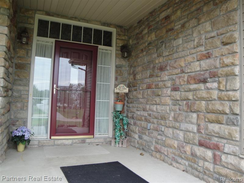 1927 Sundance Ridge Howell, MI 48843 - Photo 4 of 25 Welcome Home!