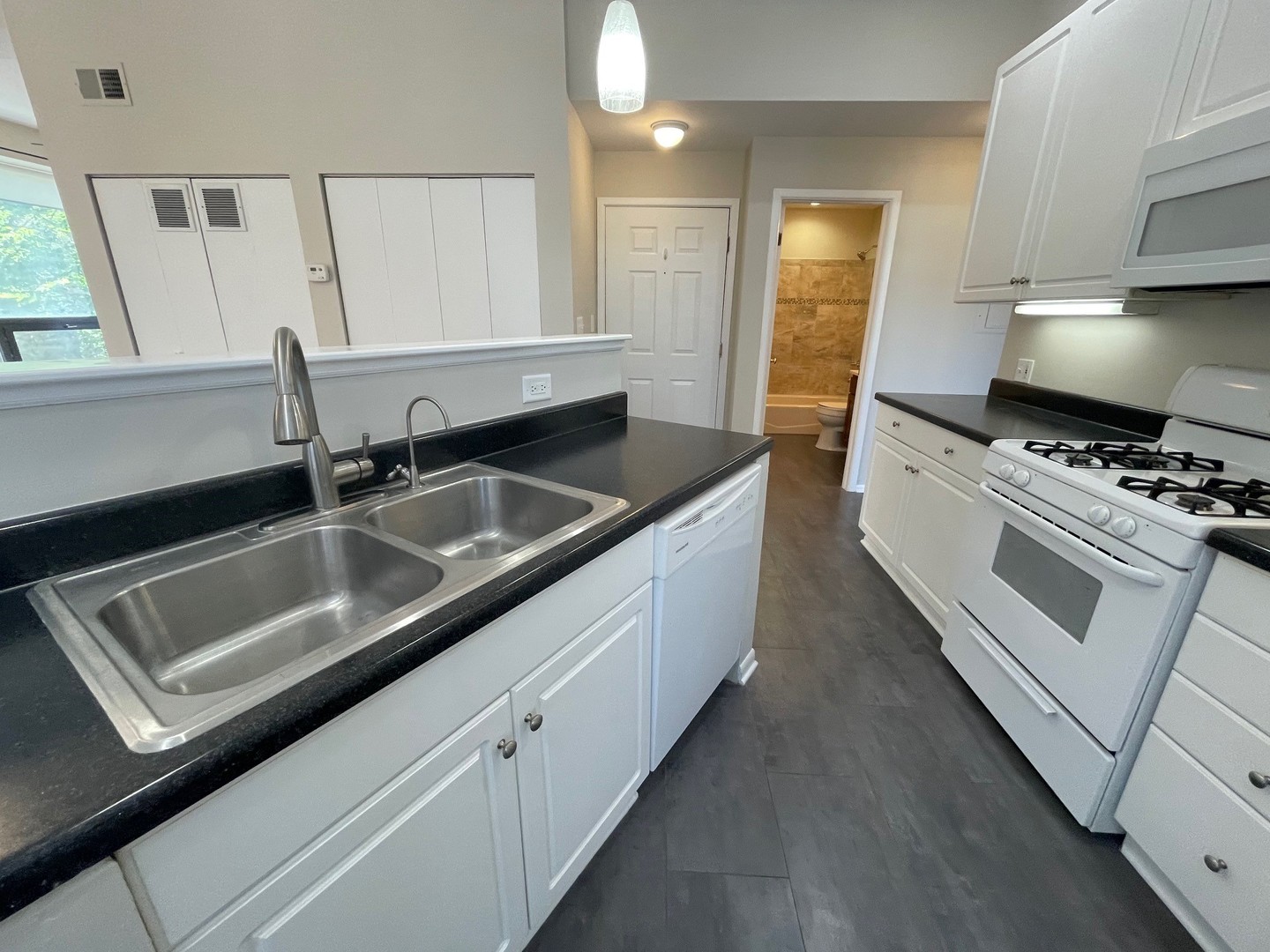 1400 West Erie Street, Unit 2 Chicago, IL 60642 - Photo 8 of 9