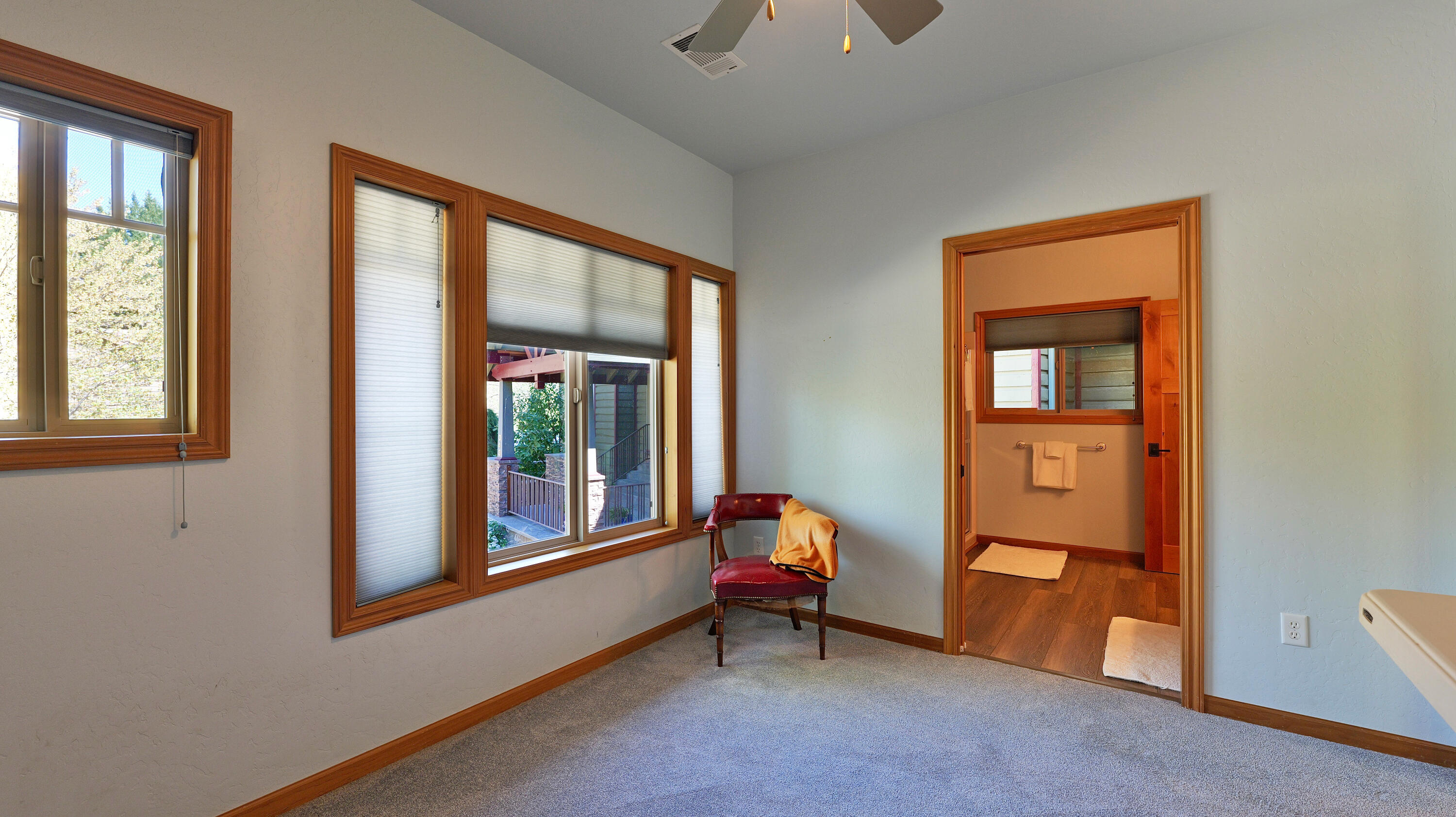 343 Rene Drive Shady Cove, OR 97539 - Photo 53 of 152 Guest Wing (9)