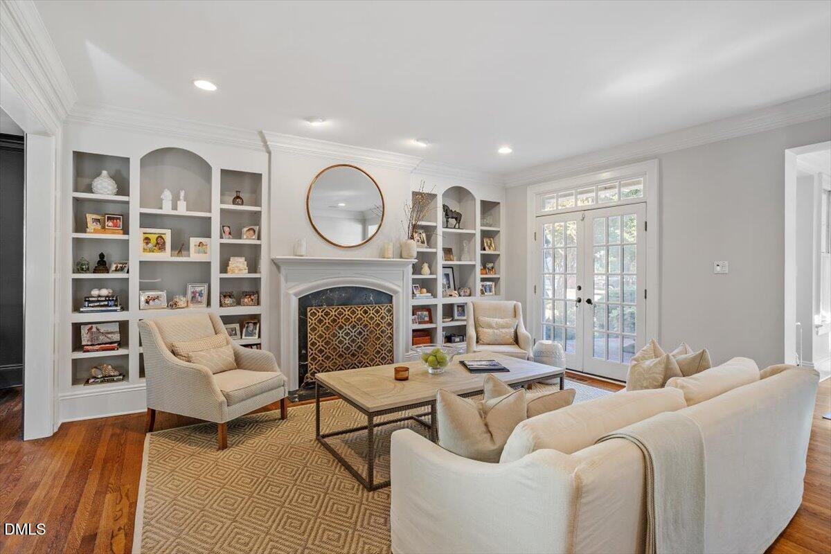 1015 Harvey Street Raleigh, NC 27608 - Photo 11 of 95 Living Room
