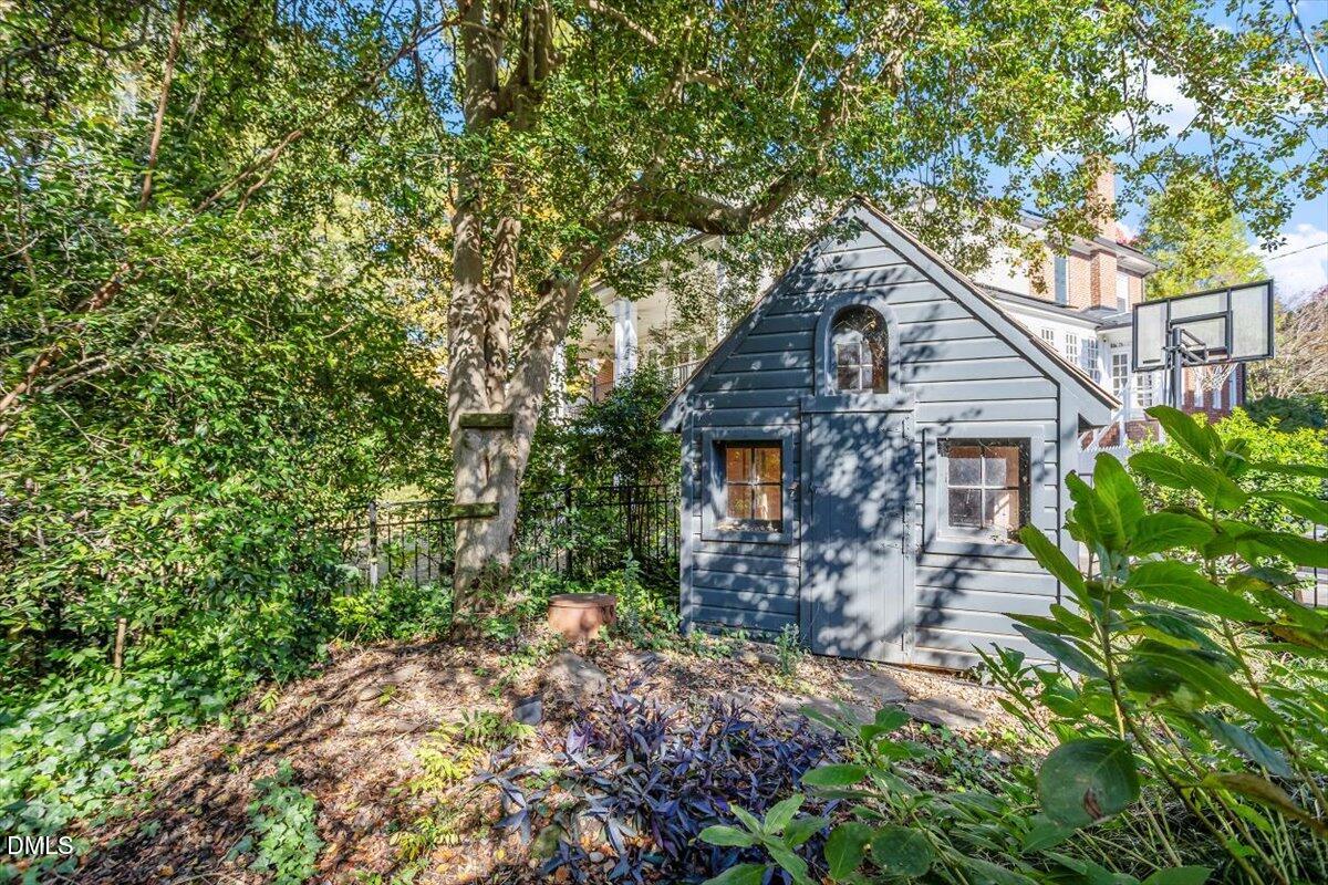 1015 Harvey Street Raleigh, NC 27608 - Photo 63 of 95 Playhouse!