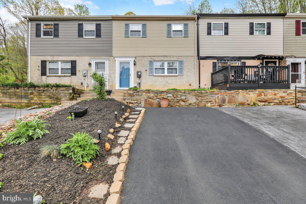 1026 Fox Run Reading, PA 19606 - Photo 2 of 27