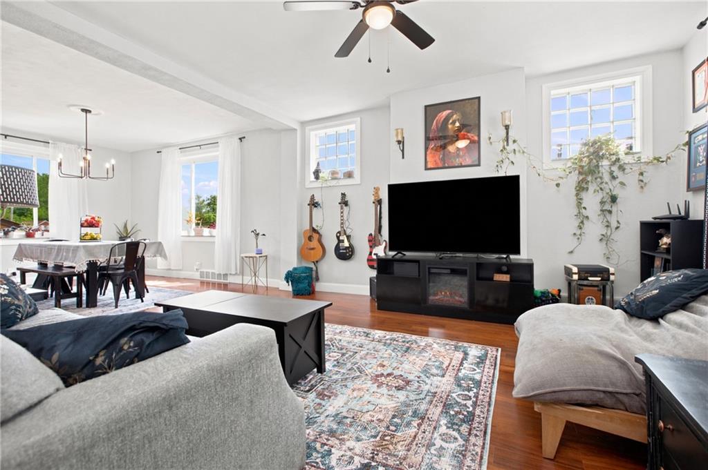 17 East Willock Road Pittsburgh, PA 15227 - Photo 4 of 37 Gallery Image 4