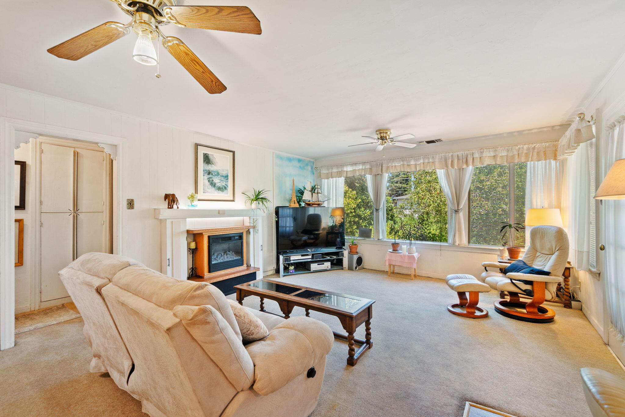541 Hartnell Avenue Redding, CA 96002 - Photo 5 of 39 541 Hartnell