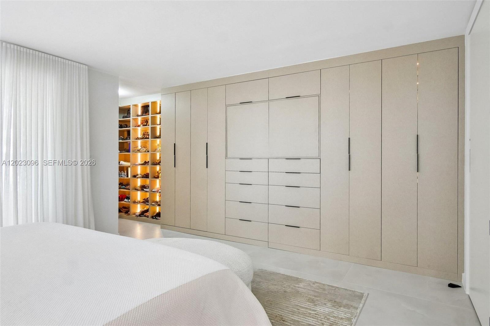 425 Grapetree Drive, Unit 211 Key Biscayne, FL 33149 - Photo 11 of 31