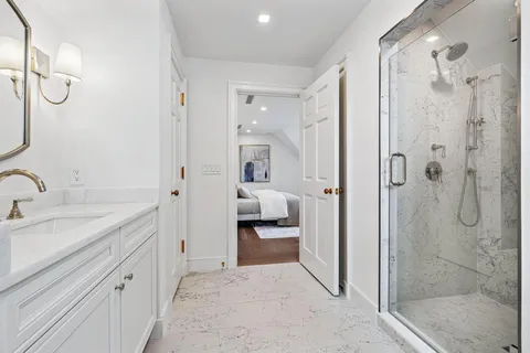 a en suite bathroom with double sink and a mirror
