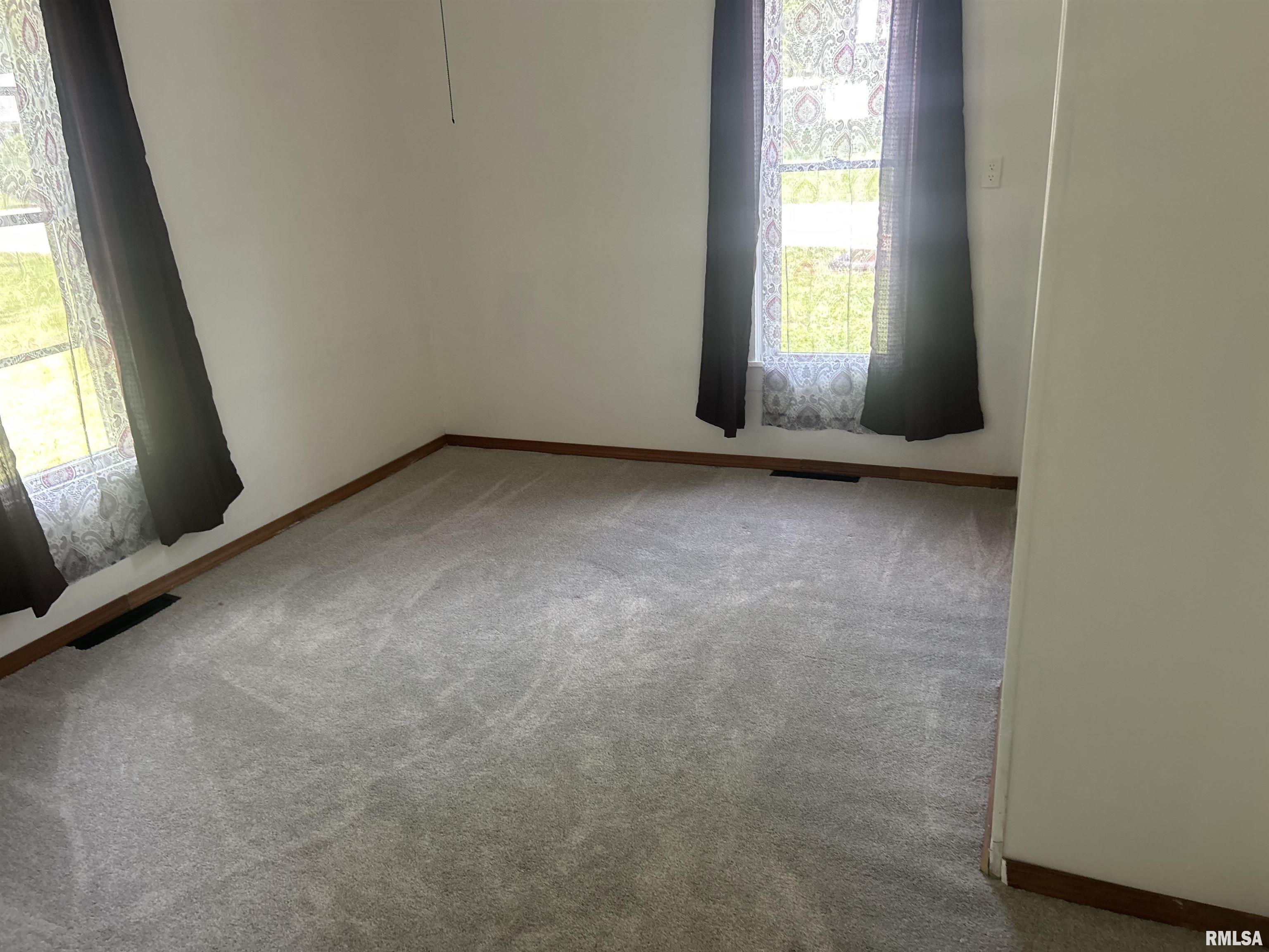 602 West Madison Street Athens, IL 62613 - Photo 5 of 10 Gallery Image 5