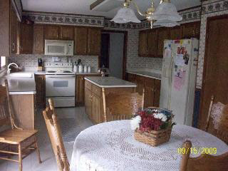 8451 Wolverine Road Temperance, MI 48182 - Photo 5 of 18 Eat-In Kitchen