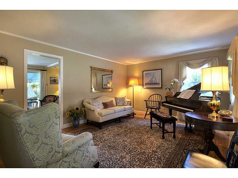 457 Poppasquash Road Bristol, RI 02809 - Photo 14 of 35 Living Room