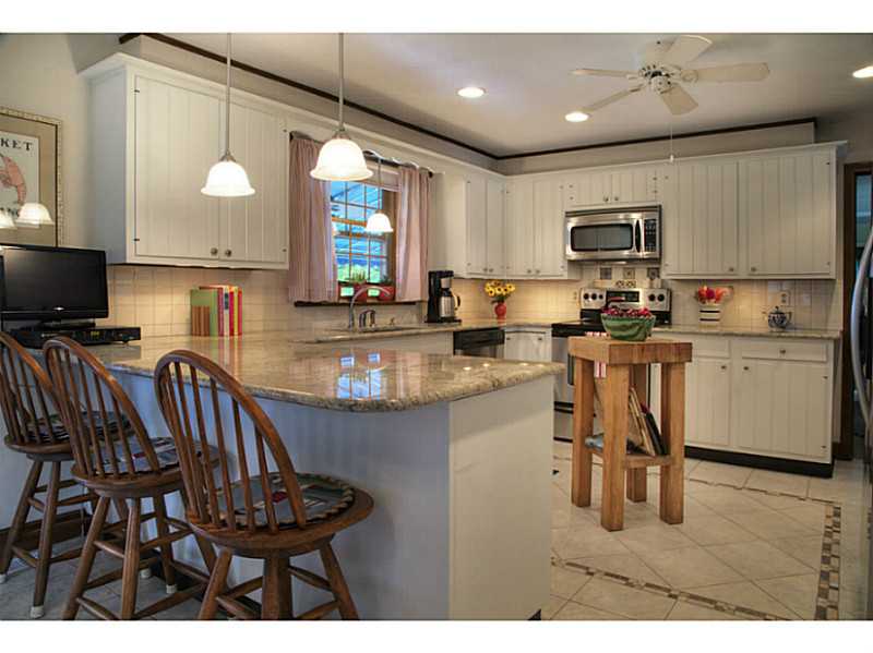 457 Poppasquash Road Bristol, RI 02809 - Photo 18 of 35 Kitchen