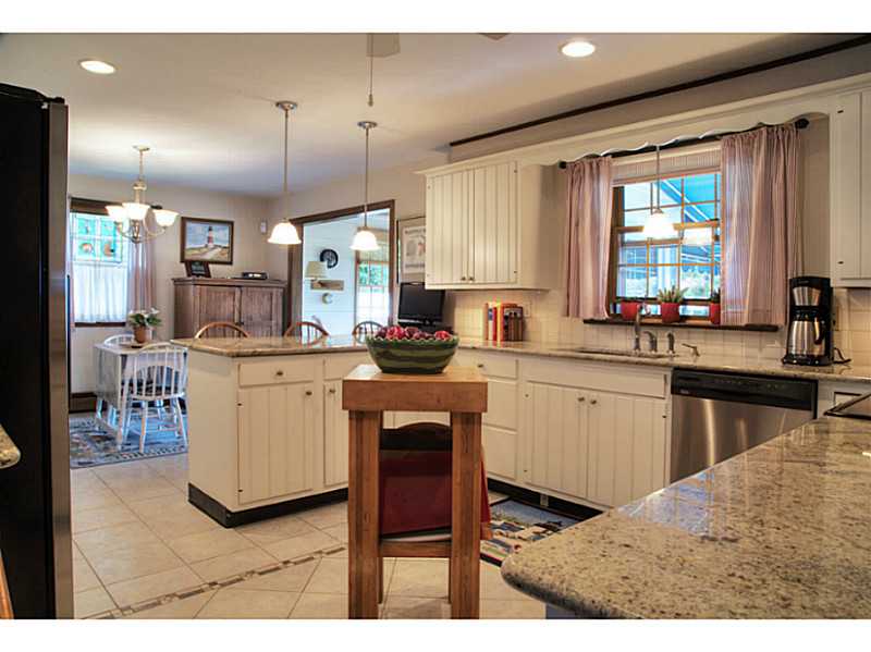 457 Poppasquash Road Bristol, RI 02809 - Photo 19 of 35 Kitchen