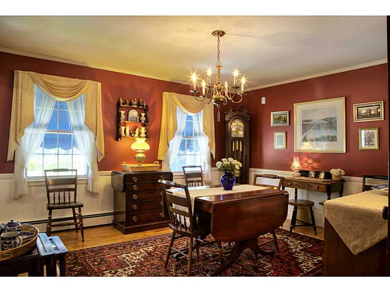 457 Poppasquash Road Bristol, RI 02809 - Photo 21 of 35 Dining Room