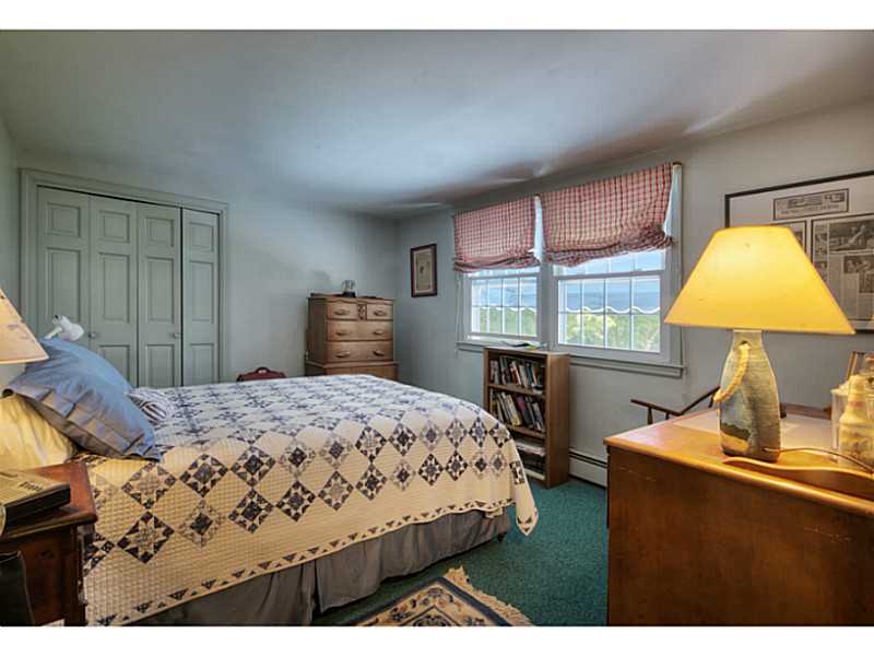 457 Poppasquash Road Bristol, RI 02809 - Photo 23 of 35 Bedroom