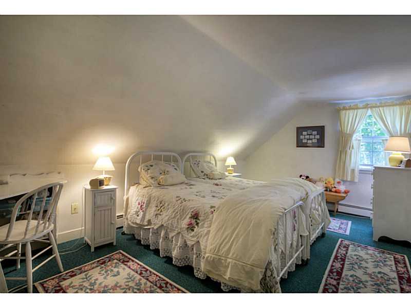 457 Poppasquash Road Bristol, RI 02809 - Photo 24 of 35 Bedroom