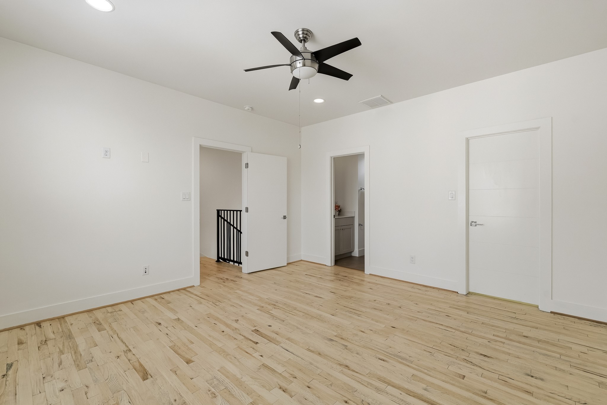 2004 Rosedale Street, Unit D Houston, TX 77004 - Photo 33 of 45 Another view of the secondary bedroom highlights convenient access to the adjoining bath, with the walk-in closet positioned just steps away on the right.