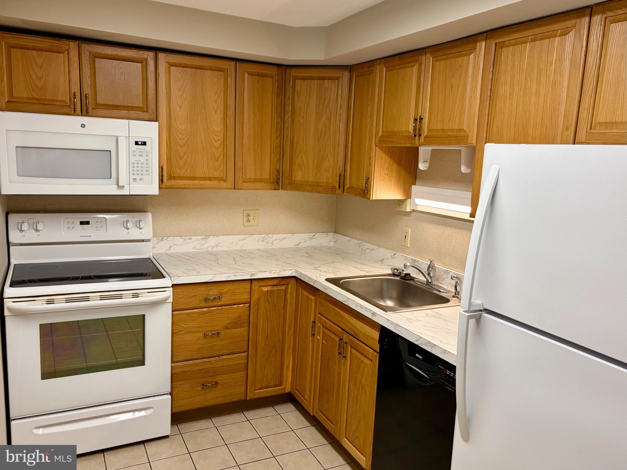 207 Walnut Hill Road, Unit B14 West Chester, PA 19382 - Photo 2 of 21 Updated kitchen