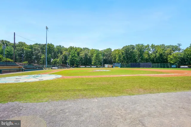 a view of a tennis court