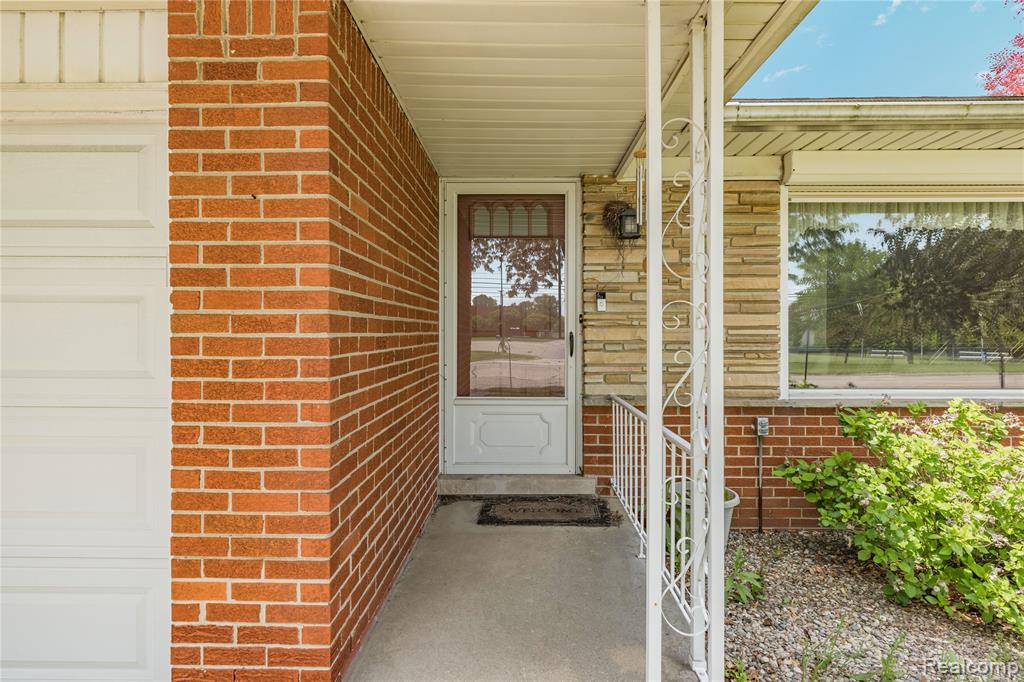 14743 Newburgh Road Livonia, MI 48154 - Photo 34 of 48
