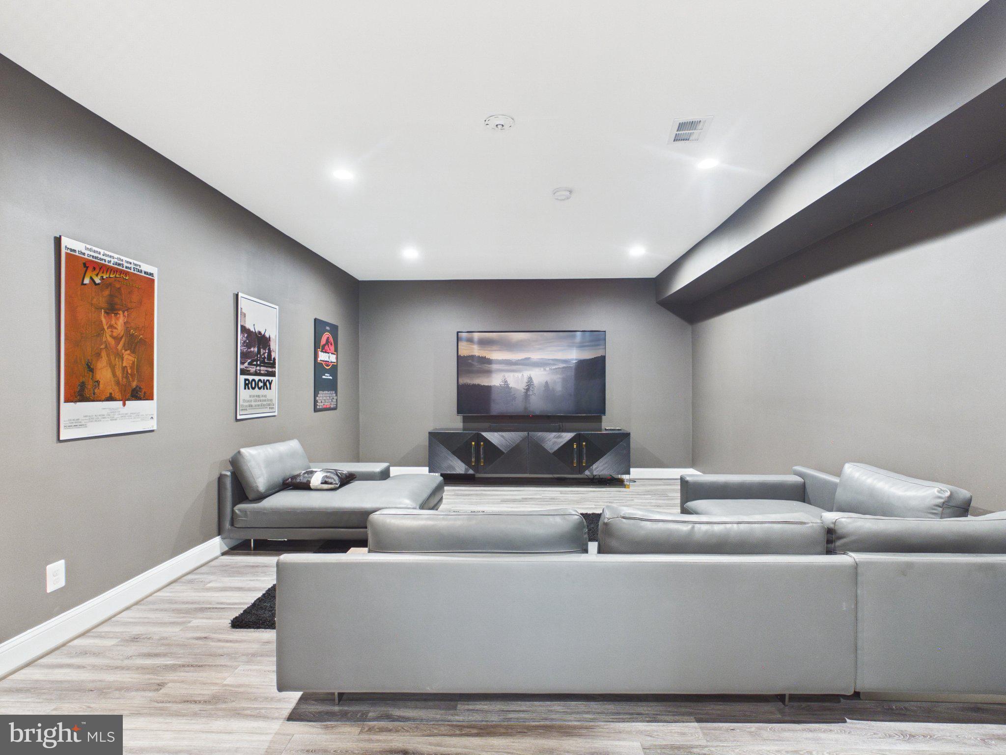 38565 Piggott Bottom Road Hamilton, VA 20158 - Photo 50 of 85 a living room with furniture and a flat screen tv