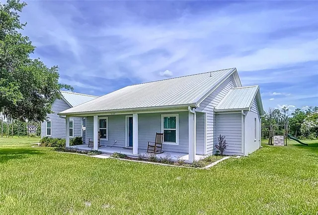 a view of a house with a backyard