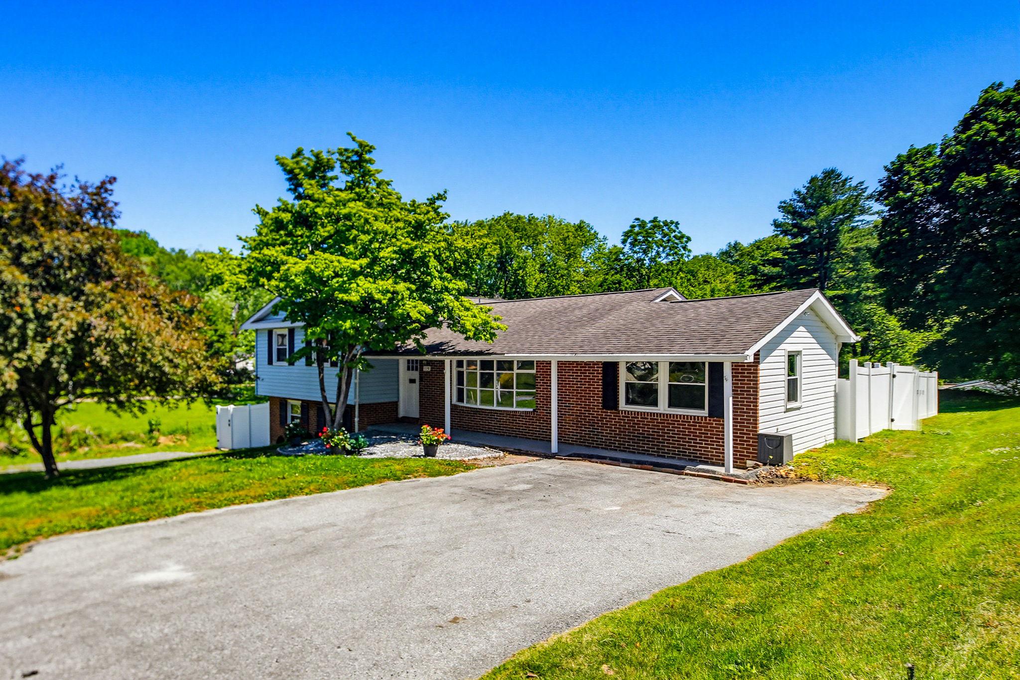 119 Schoolhouse Road Sykesville, MD 21784 - Photo 3 of 51