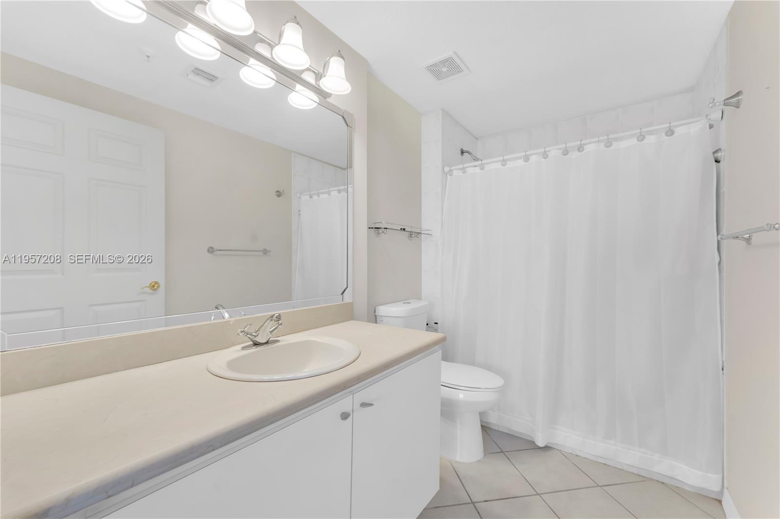 3500 Coral Way, Unit 710 Miami, FL 33145 - Photo 20 of 43 Second bathroom