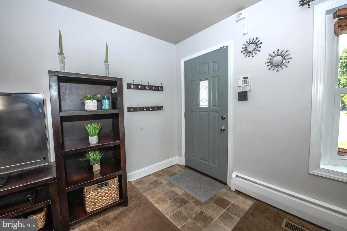 209 Springfield Avenue Folsom, PA 19033 - Photo 3 of 43 Gallery Image 3