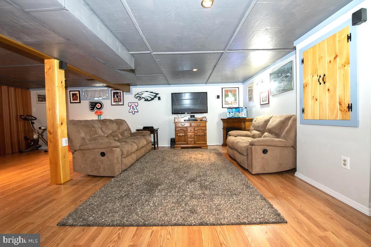 209 Springfield Avenue Folsom, PA 19033 - Photo 26 of 43 Gallery Image 26