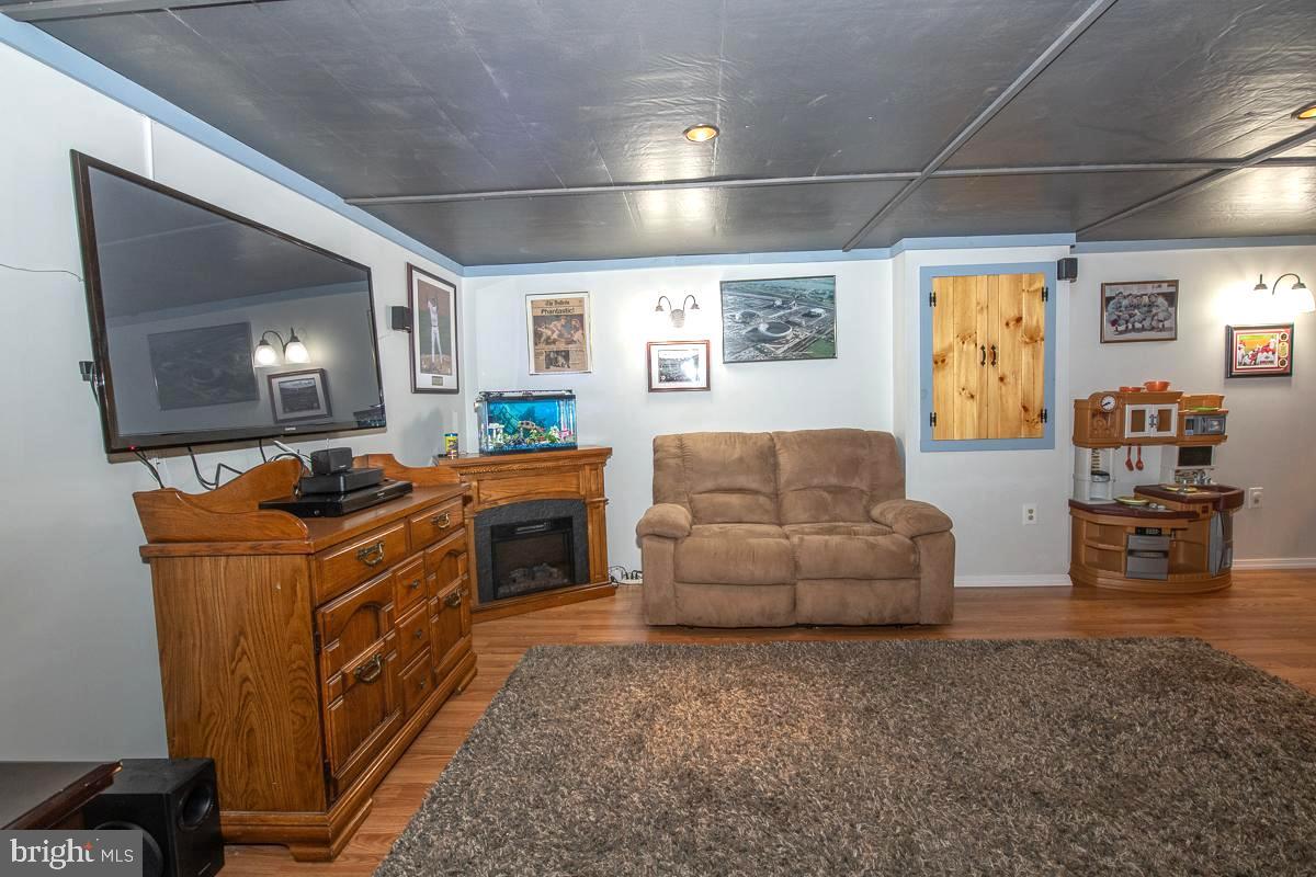 209 Springfield Avenue Folsom, PA 19033 - Photo 31 of 43 Gallery Image 31
