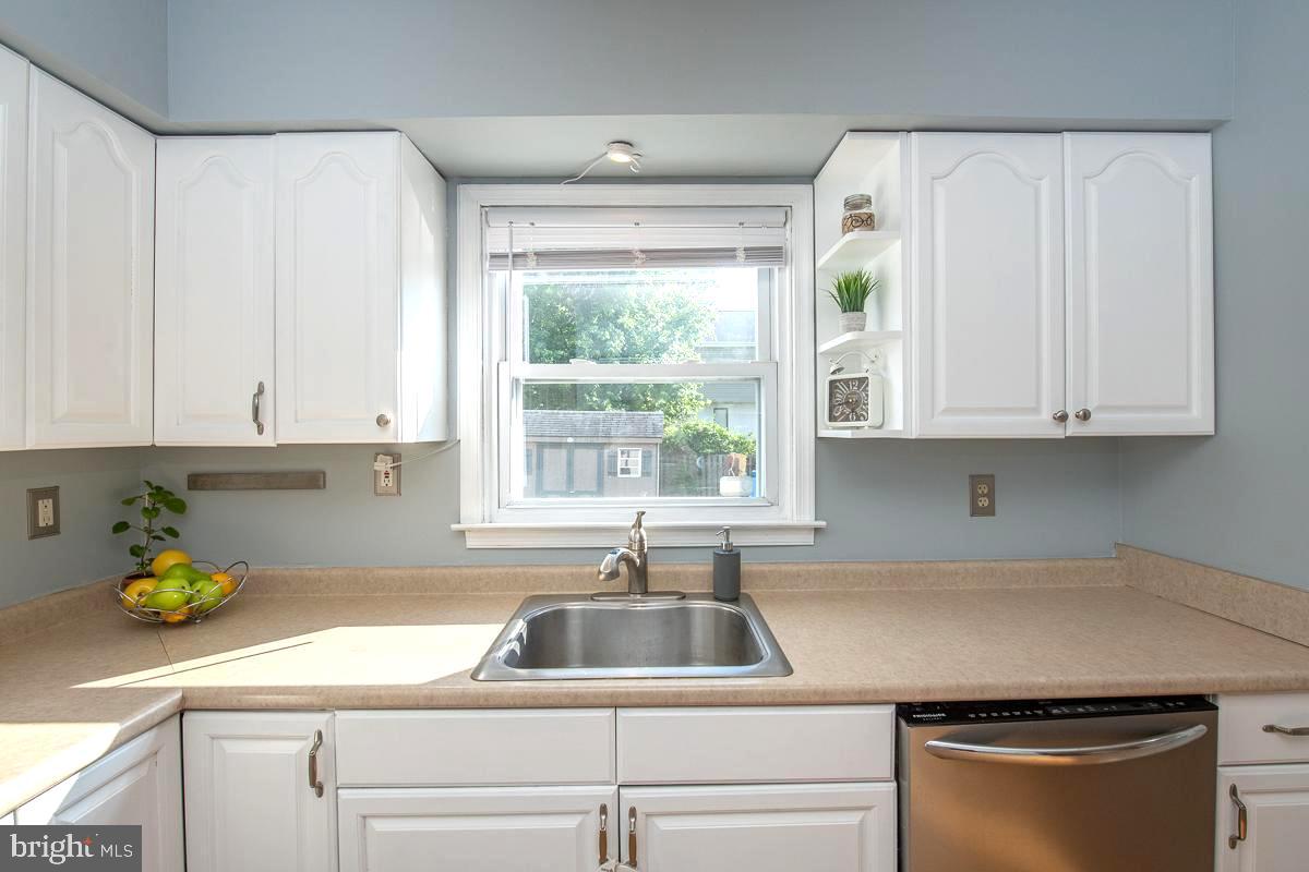 209 Springfield Avenue Folsom, PA 19033 - Photo 9 of 43 Gallery Image 9
