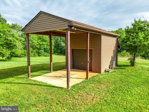 $900,000 | 3807 Bear Tree Lane, Bumpass, VA 23024