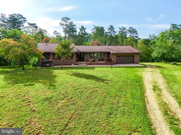 $900,000 | 3807 Bear Tree Lane, Bumpass, VA 23024