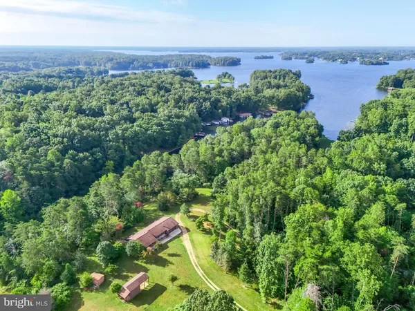 $900,000 | 3807 Bear Tree Lane, Bumpass, VA 23024