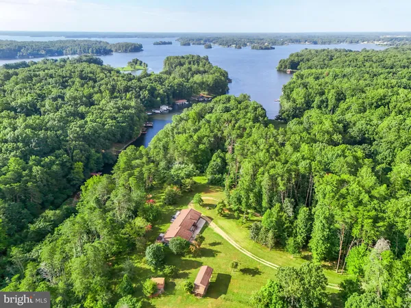 $900,000 | 3807 Bear Tree Lane, Bumpass, VA 23024