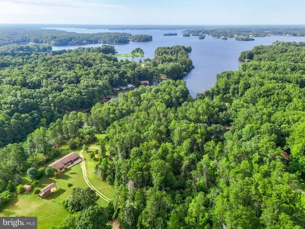 $900,000 | 3807 Bear Tree Lane, Bumpass, VA 23024