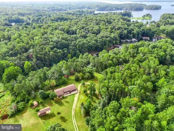 $900,000 | 3807 Bear Tree Lane, Bumpass, VA 23024
