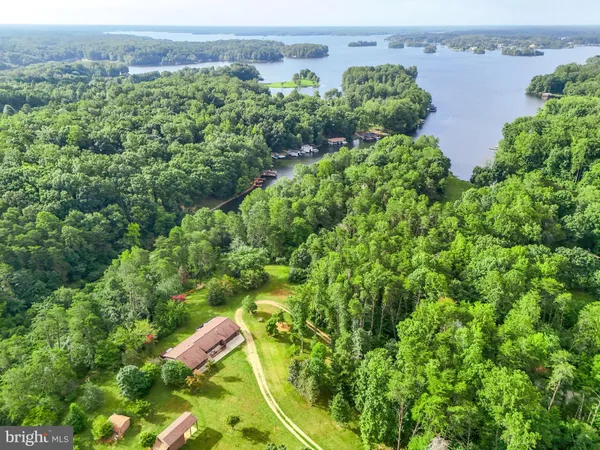 $900,000 | 3807 Bear Tree Lane, Bumpass, VA 23024