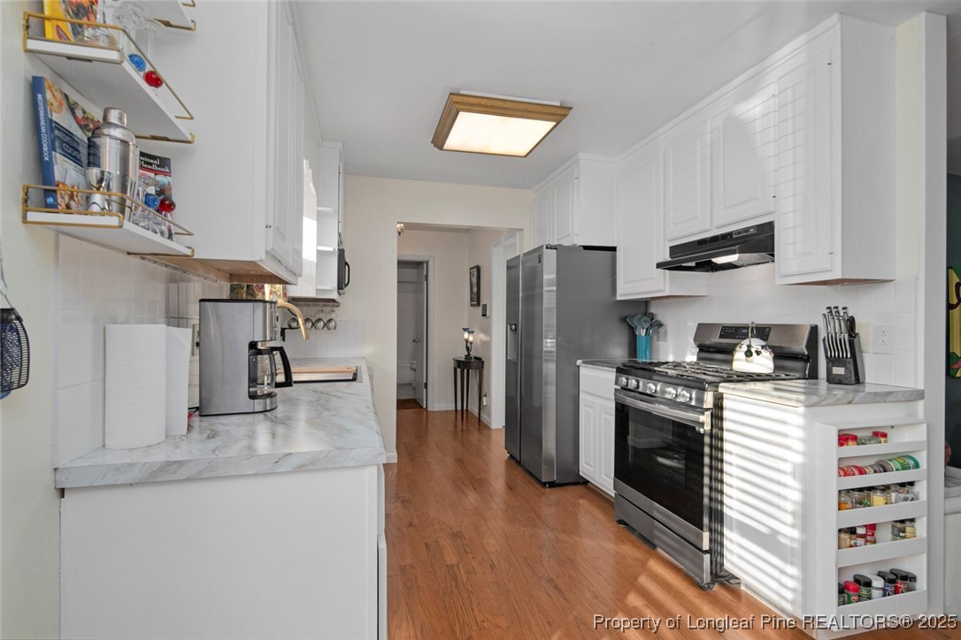 5978 Brookcliff Road Fayetteville, NC 28304 - Photo 13 of 38 a kitchen with granite countertop a refrigerator stove and sink
