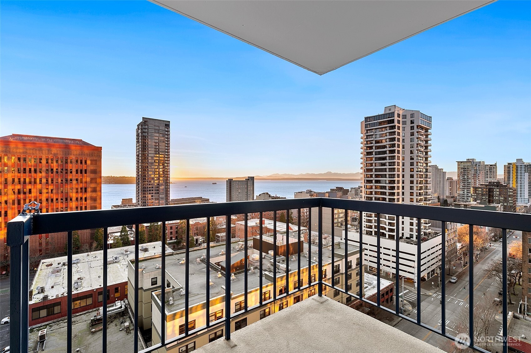 2100 3rd Avenue, Unit 1503 Seattle, WA 98121 - Photo 18 of 40 a view of city from balcony