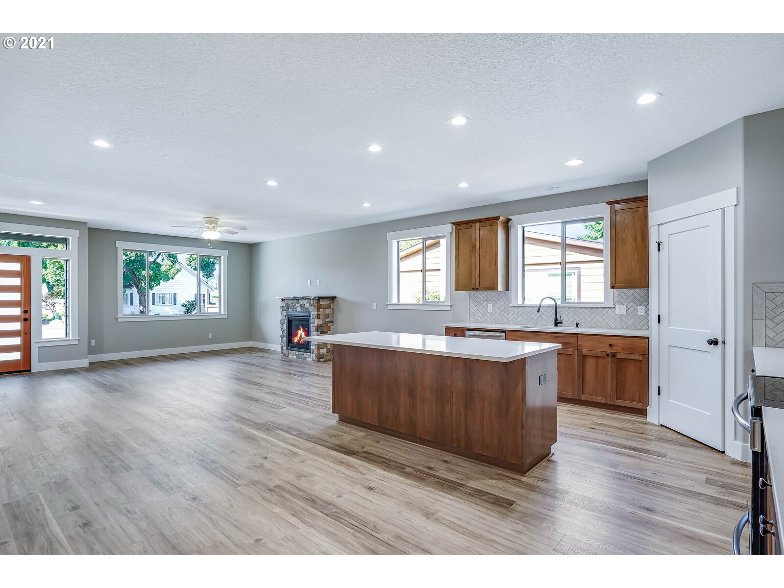 3154 5th Street Hubbard, OR 97032 - Photo 12 of 32 Gallery Image 12