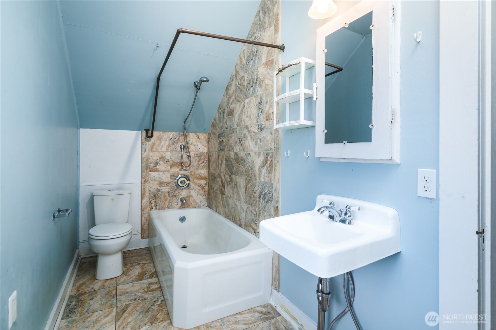 19719 Dry Slough Road Mount Vernon, WA 98273 - Photo 31 of 40 a bathroom with a sink toilet and shower
