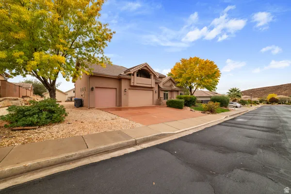 $635,000 | 922 East Silver Shadows Drive, Washington, UT 84780