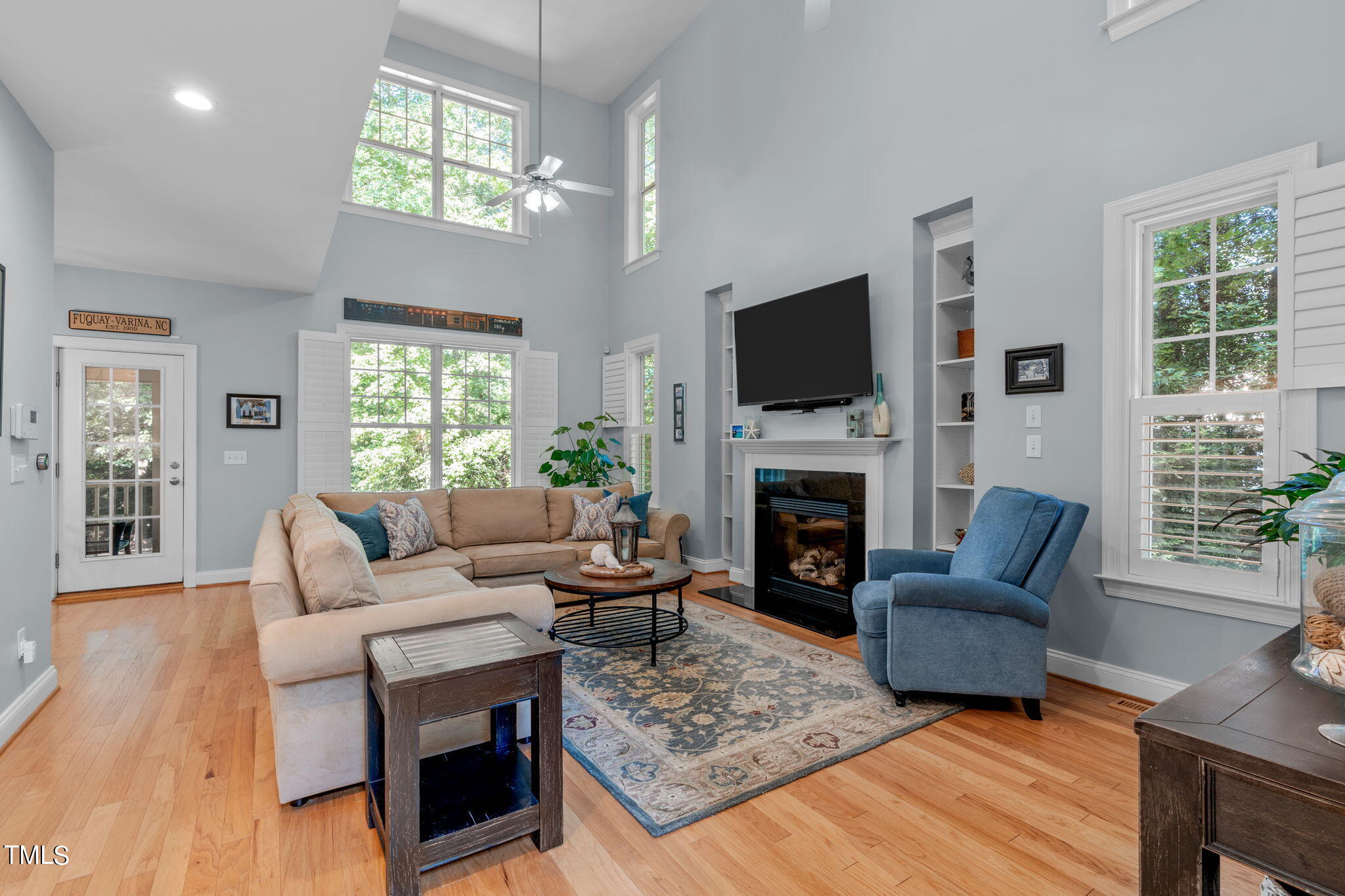 7408 Duncans Ridge Way Fuquay-Varina, NC 27526 - Photo 11 of 71 Living room