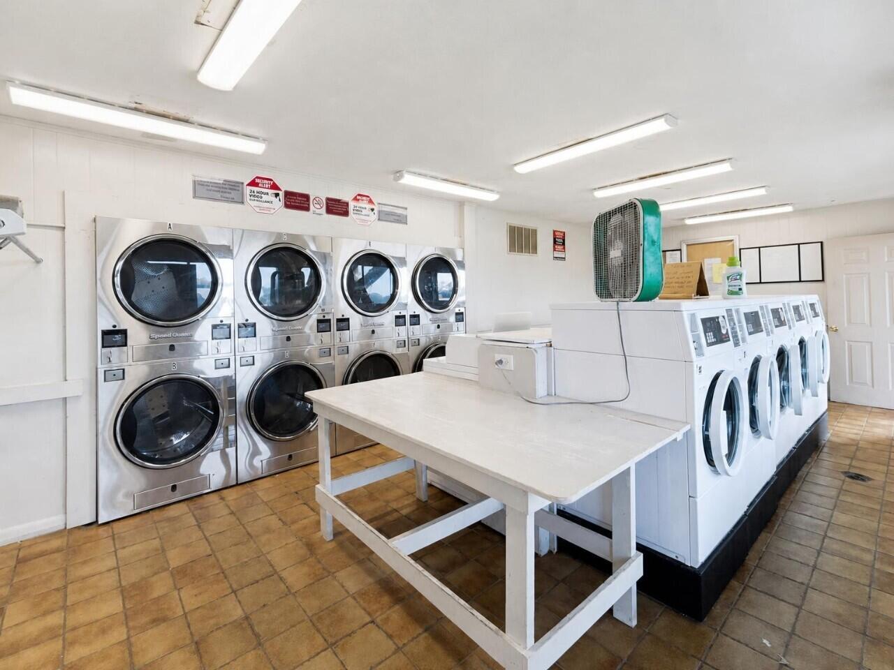 210 Pelham Road, Unit 8B Fort Walton Beach, FL 32547 - Photo 14 of 17 03-interior_laundry_facility