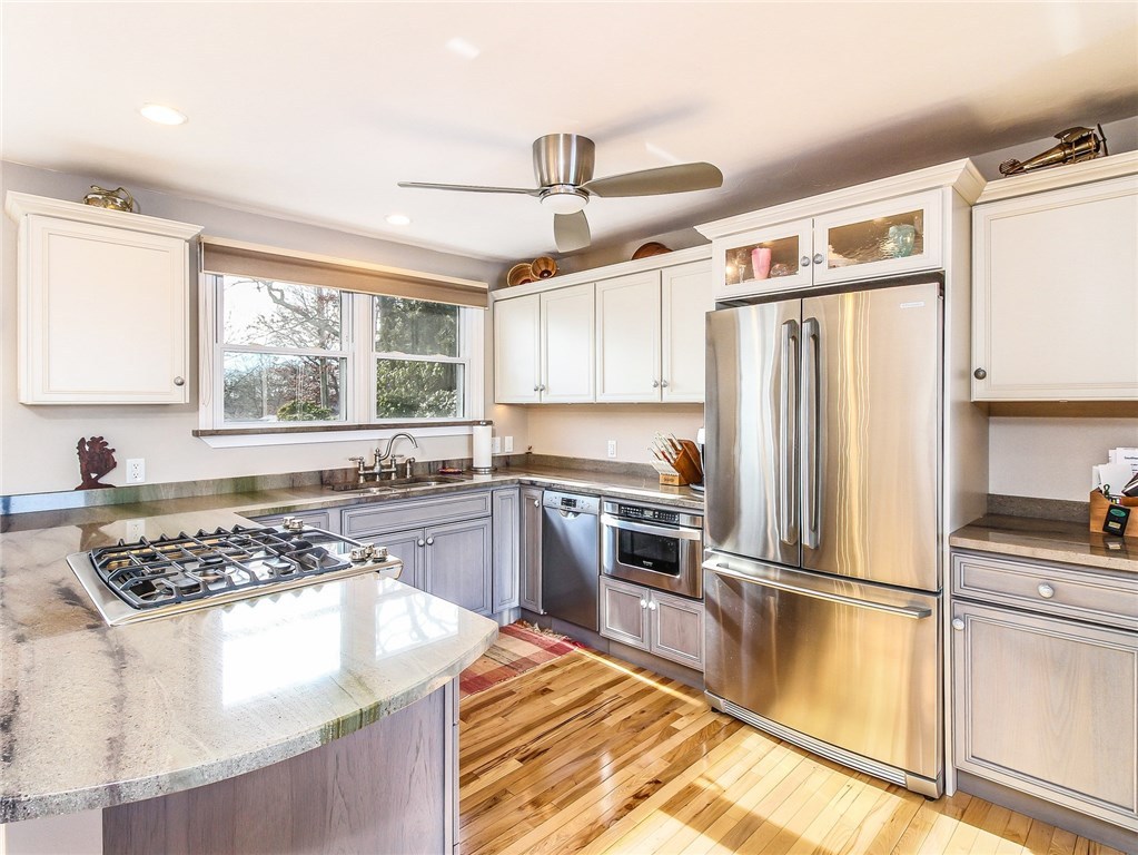 11 Narrows Road Narragansett, RI 02882 - Photo 7 of 40 Gallery Image 7