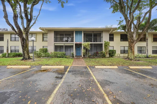 $2,000 | 9875 Pineapple Tree Drive, Unit 205, Boynton Beach, FL 33436